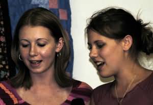 heather and hannah -matt and dan edlefsen close.jpg - 8365 bytes